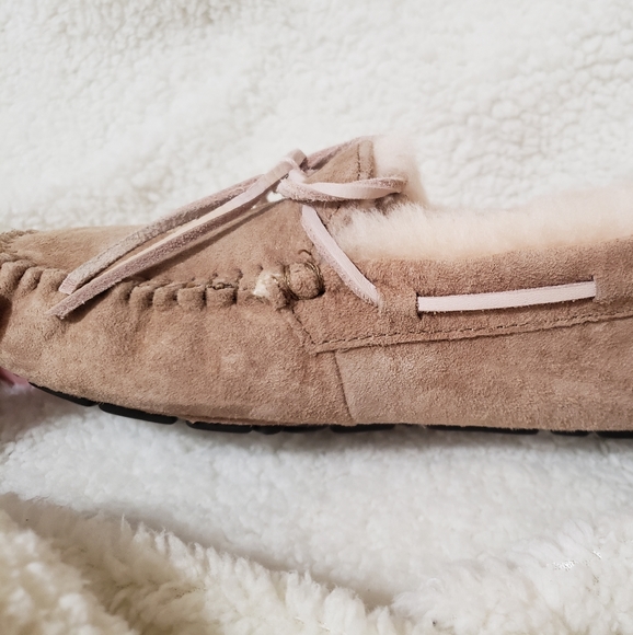 NEW Ugg Dakota Slippers - Picture 3 of 4